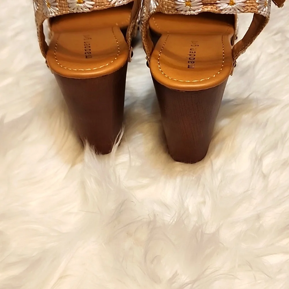 Women's Sandals - Picture 5 of 8